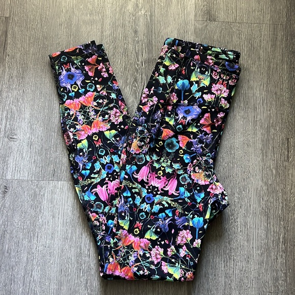 Lululemon leggings with pockets Size 4 - Picture 2 of 4